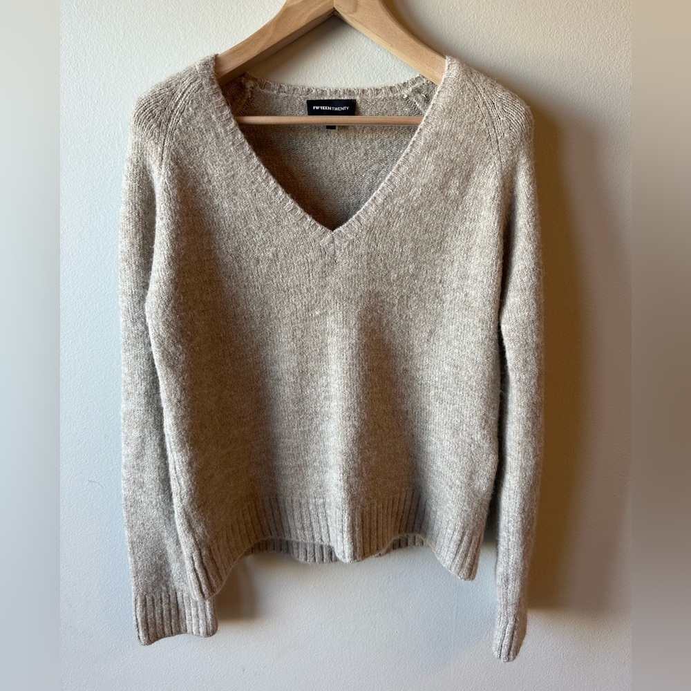 Fifteen Twenty Cream V-Neck Cozy Knit Sweater Size S